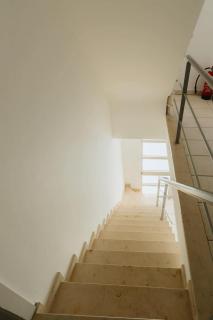 Bright Apartment with Private Terrace - 9