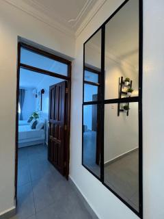 A classic 2 bedroom one ensuite seaview fully furnished apartment in Nyali Mombasa - 5