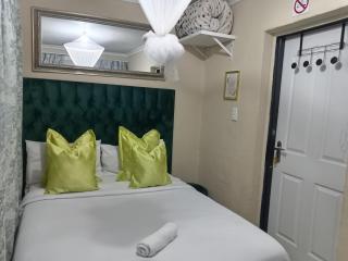 Budget Stays at Olivia Pines Guesthouse - 5