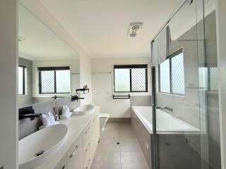 Spacious Retreat with Modern Comfort & Cozy Vibes - 3