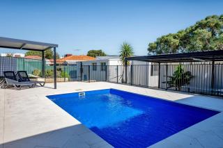 Palm Beach Villas by Rockingham Apartments - 0