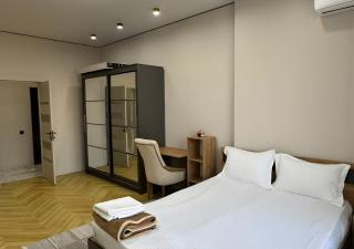 Luxury 4 Bedroom Apartment, City Center, Mountain View - 9