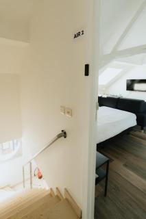 Modern Loft Apartment with Cozy Vibes - 6