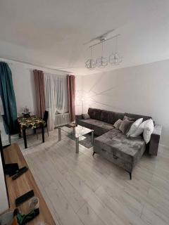 Glazera 4 , parter - 5