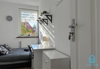 Batory Room - Peaceful Retreat, 10 Minutes to Gdańsk Old Town & Seaside - 9