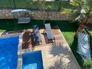 2-Bedroom Flat with a Private Swimming Pool - 1