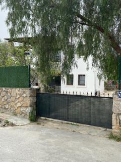 2-Bedroom Flat with a Private Swimming Pool - 9