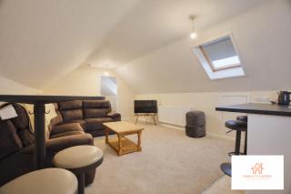 2 BR sleeps 4 - Large communal space - Long stays welcome - Close to Hinkley - Free private parking - 8