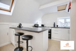 2 BR sleeps 4 - Large communal space - Long stays welcome - Close to Hinkley - Free private parking - 7