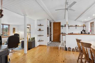 Cozy Cottage Near Swimming Lake - 4