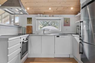 Luxurious Family-Friendly Holiday Home With Spa - 3