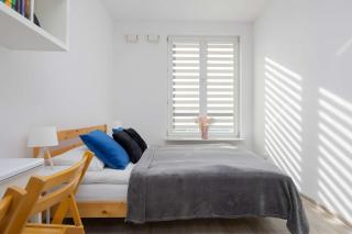 Colorful Apartment Jasnodworska in Warsaw with Air Conditoning, Gym and Parking by Noclegi Renters - 1