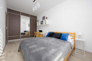 Colorful Apartment Jasnodworska in Warsaw with Air Conditoning, Gym and Parking by Noclegi Renters - 6