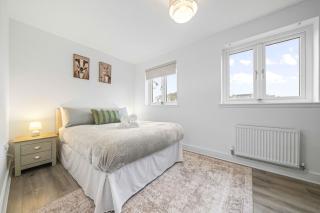 Fern Walk Spacious 3 Bedroom House - Dalkeith - 3
