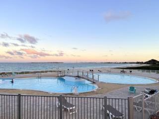 Escapade Romantique à Proximité de la Plage d'Orient Bay - FR-1-734-54 - 2