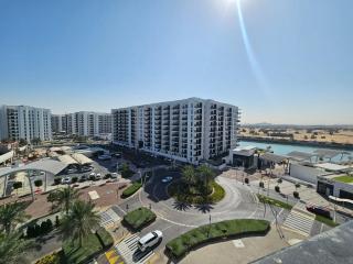 Luxurious 1BR Yas Stay, F1, Airport, Yas Mall, BC - 9