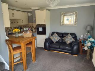 Bursledon Peewit Hill, Home from Home - 9