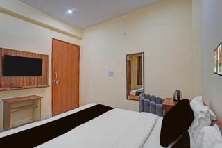 Hotel O RV Hotel - Noida - 1
