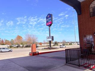 Express Inn & Suites Houston Katy - 9