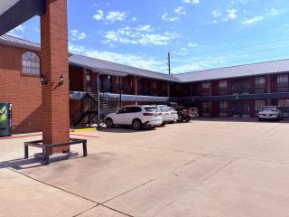 Express Inn & Suites Houston Katy - 4