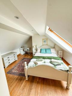 Orchard Stables 3 BDR 3BTH long stays parking - 1