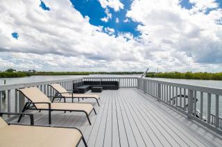 Waterfront 6BR Oasis, Pool, Gym, Huge Dock - 3
