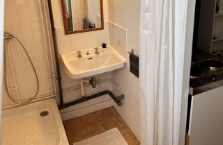 Belles studettes indépendantes - 1