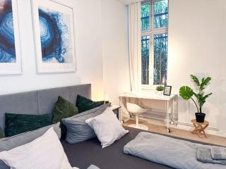 Spacious Apartment for 7 with Cinema Room - 0