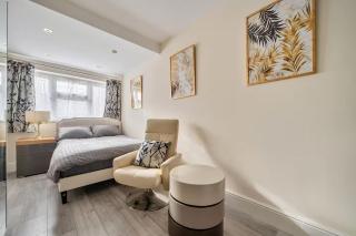 Five-Bedroom Home near Windsor and LEGOLAND, Free Parking - 4