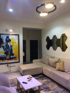 Modern Luxury 2-Bedroom Apartment - 9