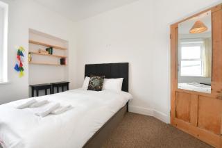 Beautiful 2-Bed Home in Trendy Pontcanna - Pass the Keys - 8