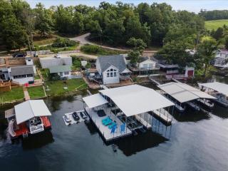 Beautiful Lake Front Home with Private Dock In Lick Branch Cove - 9