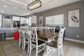 Beautiful waterfront lake home with private dock - 7