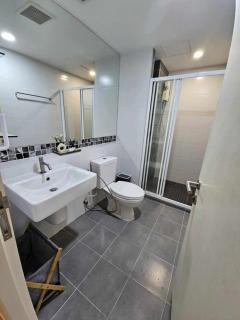 -D Vieng- Cozy, Serene Retreat, Pool, Gym, Fast WiFi - 2