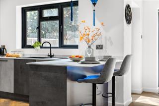 2-Bedroom Stunning Luxury House, Sleeps 6, Pet-Friendly, with Off-Road Parking by Blue Puffin Stays - 9
