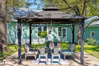 Hello Bungalow - Hot Tub Fire Pit 1 BLK to Main - 2