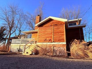 Golden Hour Lakefront Retreat - Fire Pit - Pets - 1