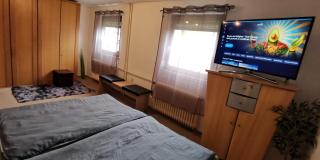 Ganzes Ferienhaus Familien Resort mit 800qm umzäunten Garten, inkl Gratis Frühstück, Parkplätze, WiFi, Kassel Top Lage, so Privat wie zu Hause - 4