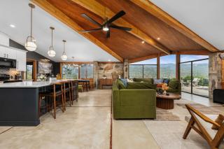 New! Stunning views Hot tub King beds - 1