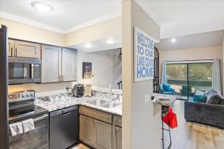 Lakefront Condo Indoor pool sauna & pickle ball - 2