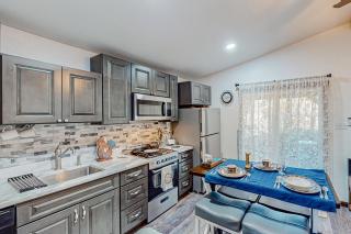 1BR Dog-Friendly Lakefront Cabin with Canoes - Twain Harte - 3