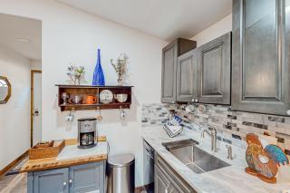 1BR Dog-Friendly Lakefront Cabin with Canoes - Twain Harte - 1