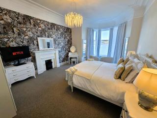 The Harbour House - Deluxe Town Centre Property - 8