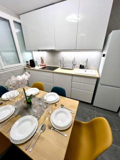 PARIS-MONTROUGE Magnifique appartement- très cosy pour 1 - 6 personnes refait à NEUF -ENTIRE APARTMENT LUXURIOUS AND WARM -Montrouge Paris 14ème - Proche Aéroport Orly Parc Expositions Porte de Versailles FREE WIFI GRATUIT - 7