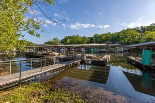 Blue Haven Lakefront Bungalow - 9