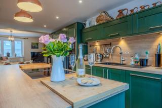 8 The Meadows Beer Dog-Friendly Near Beach - 5