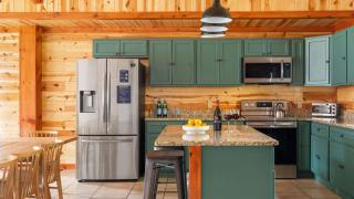 Boulder Ridge by AvantStay Sleeps 20 Indoor Pool Home Theater Redesigned - Sevierville - 1