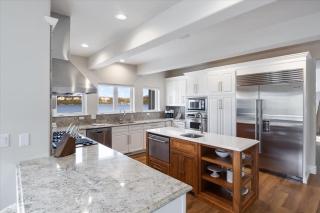 Lakeside Lux Where EVERY Luxury Awaits - 2