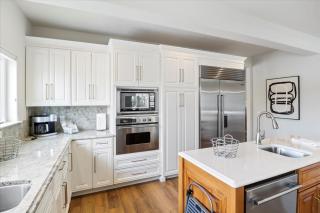 Lakeside Lux Where EVERY Luxury Awaits - 4