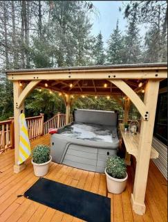 Dog-Friendly Home with Dock Kayaks Hot Tub Game Room & AC - 9